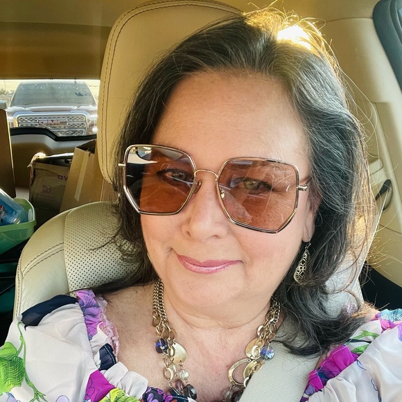 Meet your Posher, Rebecca - Picture 1 of 1